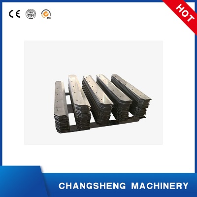 Installation and grinding method of spindleless veneer peeling making machine