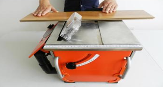 Plywood trimming saw