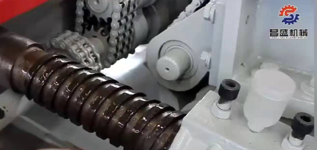 Veneer peeling machine precautions for adding lubricant 