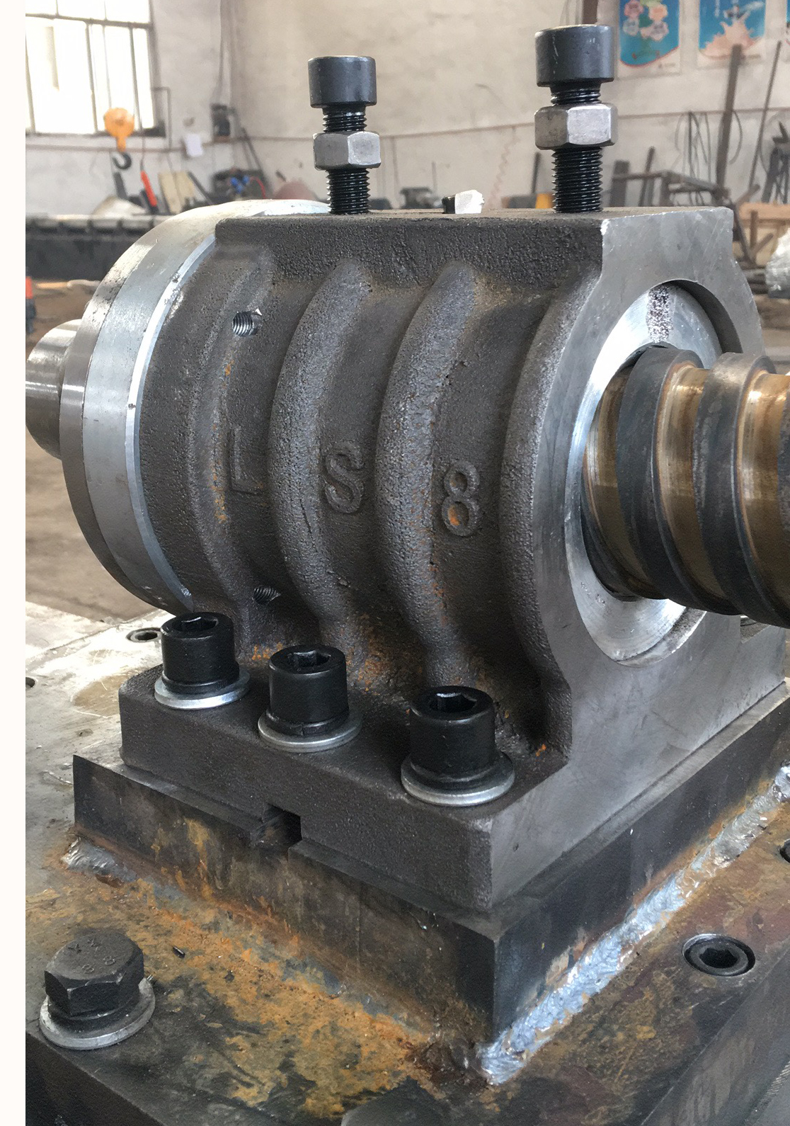 锌基合金铸造丝母-裁切