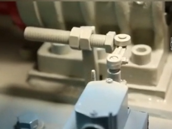 rotary veneer peeling machine