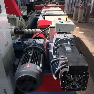 veneer peeling machine