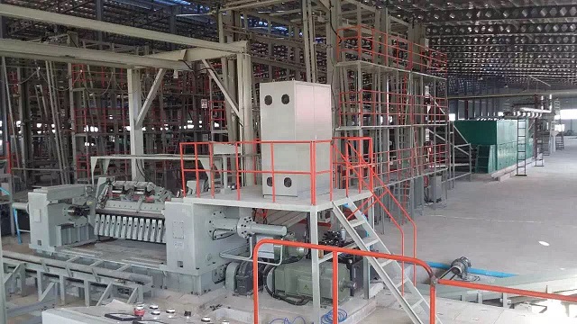 spindle veneer peeling machine