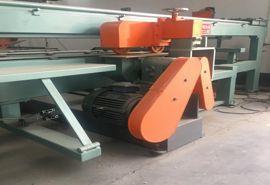 Plywood trimming saw