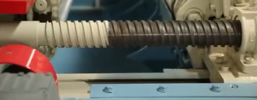 经过调制、淬火。镀铬处理