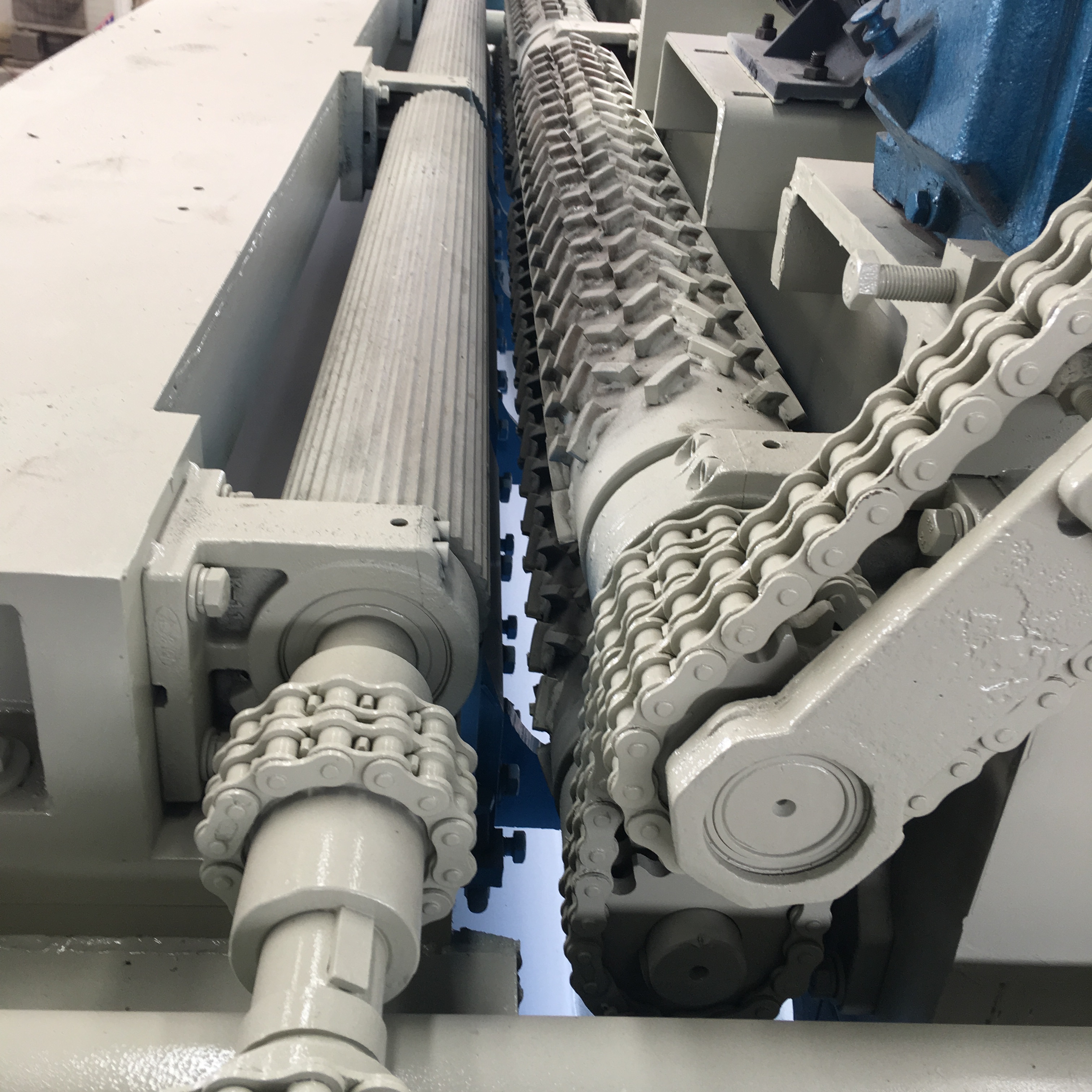 Log debarker machine faults and treatment methods